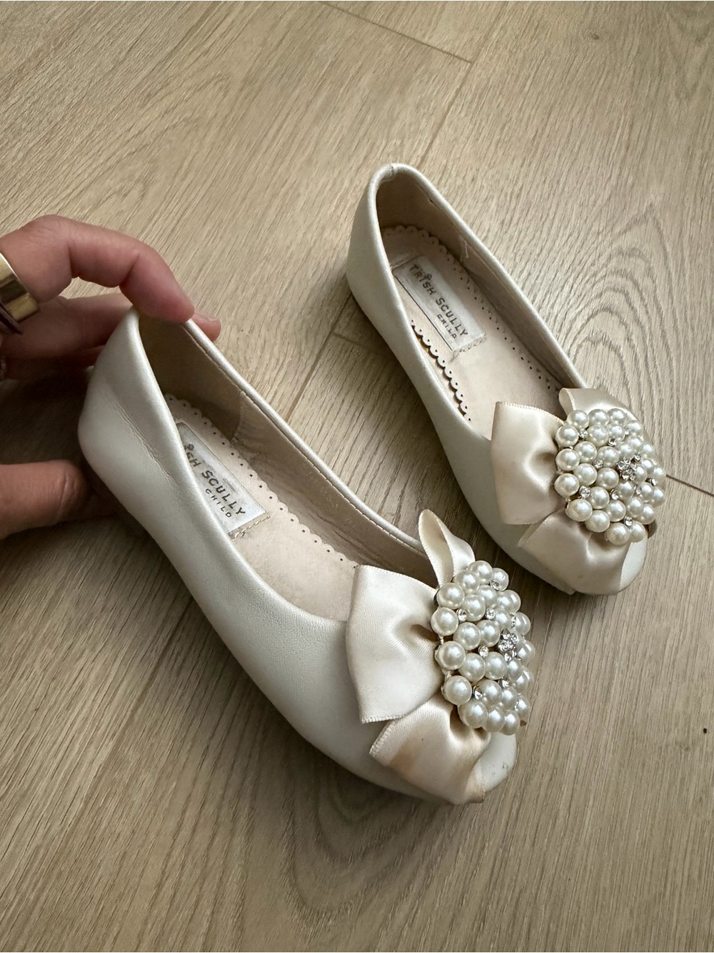 Trish scully size 10c girls Pearl Bow Embellished Ivory Flats - toddler